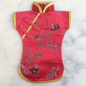 NWT. Wine Bottle Cover: Chinese Silk Brocade with Embroidery Lady's Red Gown.